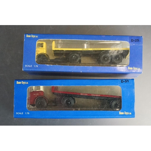 54 - Boxed Hornby OO gauge R863 Brush Type 4 Class 47/48 Diesel Electric Locomotive Silver Seal plus a Ho... 