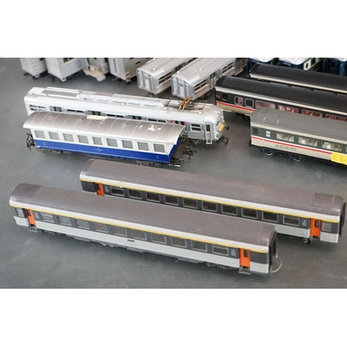 57 - 18 OO / HO gauge items of rolling stock to include Jouef and Hornby plus a Hornby InterCity locomoti... 