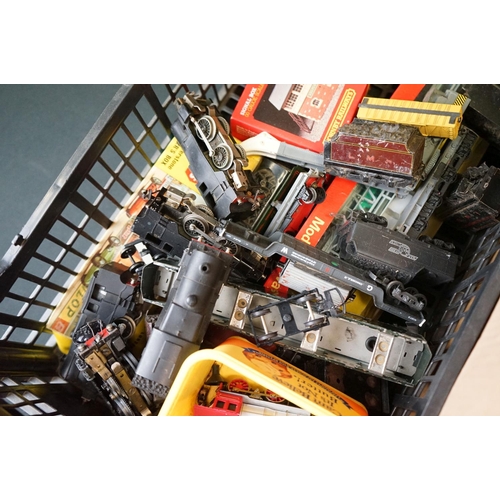 58 - Quantity of OO / HO gauge model railway to include engines, spares & repairs, rolling stock, tracksi... 