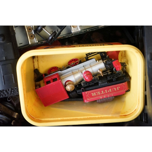 58 - Quantity of OO / HO gauge model railway to include engines, spares & repairs, rolling stock, tracksi... 