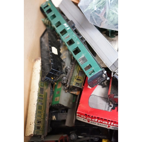 58 - Quantity of OO / HO gauge model railway to include engines, spares & repairs, rolling stock, tracksi... 