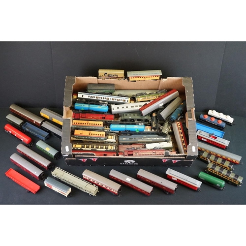 59 - Around 60 OO / HO gauge items of rolling stock to include coaches, tankers and wagons featuring Horn... 