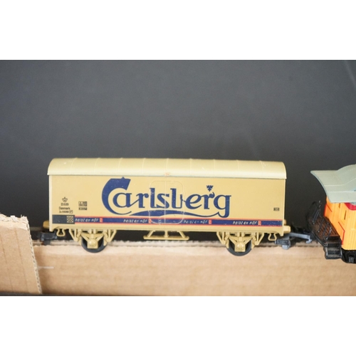 59 - Around 60 OO / HO gauge items of rolling stock to include coaches, tankers and wagons featuring Horn... 