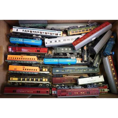 59 - Around 60 OO / HO gauge items of rolling stock to include coaches, tankers and wagons featuring Horn... 