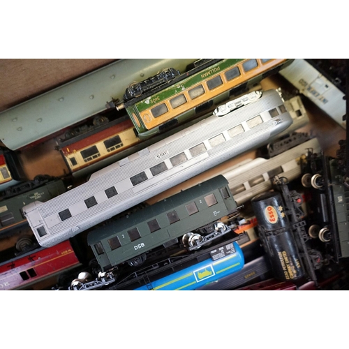 59 - Around 60 OO / HO gauge items of rolling stock to include coaches, tankers and wagons featuring Horn... 