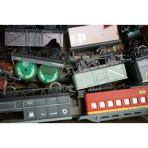 60 - Around 100 OO / HO gauge items of rolling stock to include Hornby Dublo, Mainline, Hornby, Lima etc