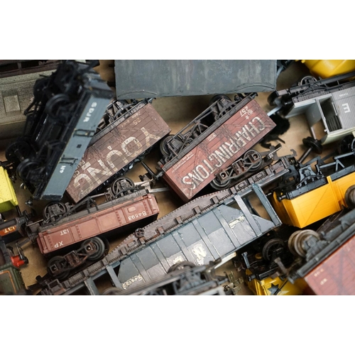 60 - Around 100 OO / HO gauge items of rolling stock to include Hornby Dublo, Mainline, Hornby, Lima etc