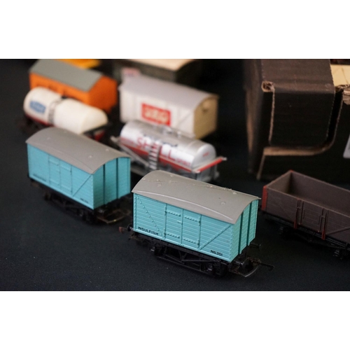 60 - Around 100 OO / HO gauge items of rolling stock to include Hornby Dublo, Mainline, Hornby, Lima etc