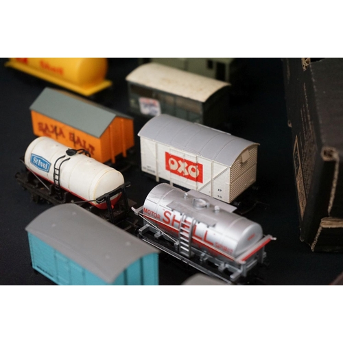 60 - Around 100 OO / HO gauge items of rolling stock to include Hornby Dublo, Mainline, Hornby, Lima etc