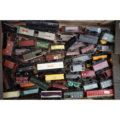 60 - Around 100 OO / HO gauge items of rolling stock to include Hornby Dublo, Mainline, Hornby, Lima etc