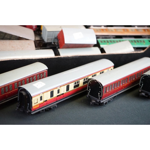 62 - Around 70 Hornby Dublo items of rolling stock to include coaches, wagons and tankers