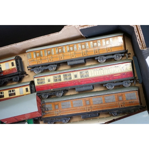 62 - Around 70 Hornby Dublo items of rolling stock to include coaches, wagons and tankers