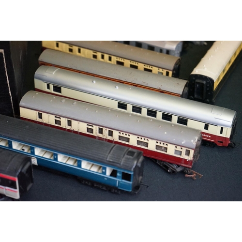 64 - Around 60 OO / HO gauge items of rolling stock to include Lima, Jouef, Hornby, Triang etc