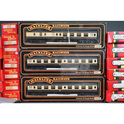 65 - 30 Boxed OO gauge items of rolling stock to include 25 x Hornby / Triang, 3 x Palitoy Mainline, 2 x ... 