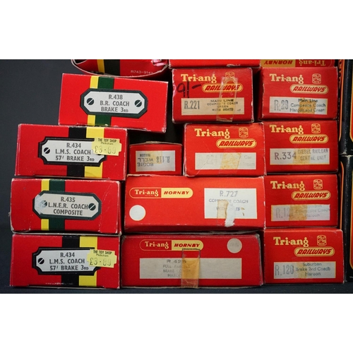 65 - 30 Boxed OO gauge items of rolling stock to include 25 x Hornby / Triang, 3 x Palitoy Mainline, 2 x ... 