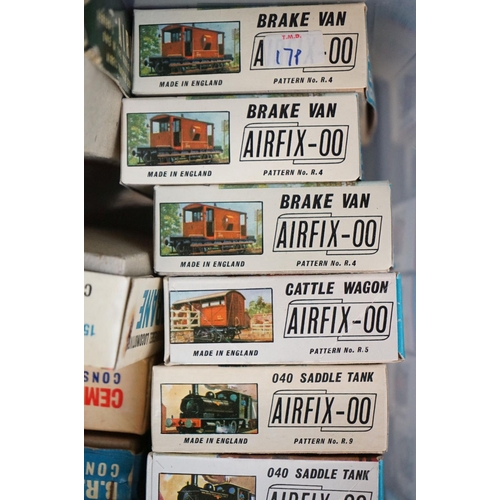 67 - Around 40 boxed & unbuilt OO / HO gauge plastic model kits to include 30 x Airfix, 6 x Heljan (all s... 