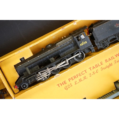 199 - Quantity of OO gauge & Hornby Dublo model railway to include Triang 4-6-2 TR2335 locomotive, 8 x ite... 