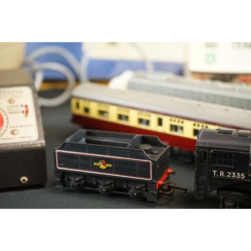 199 - Quantity of OO gauge & Hornby Dublo model railway to include Triang 4-6-2 TR2335 locomotive, 8 x ite... 