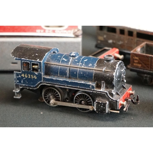 200 - Group of TTR model railway to include 0-4-0 locomotive with tender in blue, 13 x items of rolling st... 