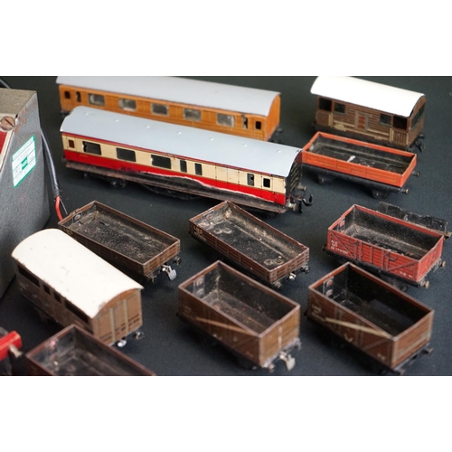 200 - Group of TTR model railway to include 0-4-0 locomotive with tender in blue, 13 x items of rolling st... 