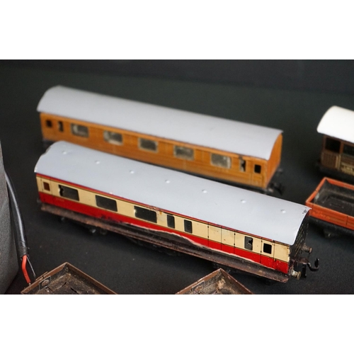 200 - Group of TTR model railway to include 0-4-0 locomotive with tender in blue, 13 x items of rolling st... 