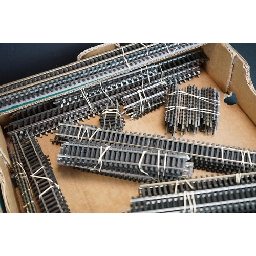 201 - Quantity of OO gauge model railway track featuring various straights and curves, separated into sets... 