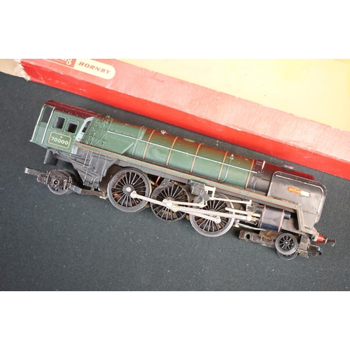 203 - Collection of boxed Triang / Hornby OO gauge model railway to include 2 x locomotives (R357 AIA-AIA ... 