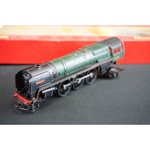 203 - Collection of boxed Triang / Hornby OO gauge model railway to include 2 x locomotives (R357 AIA-AIA ... 