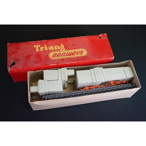 203 - Collection of boxed Triang / Hornby OO gauge model railway to include 2 x locomotives (R357 AIA-AIA ... 