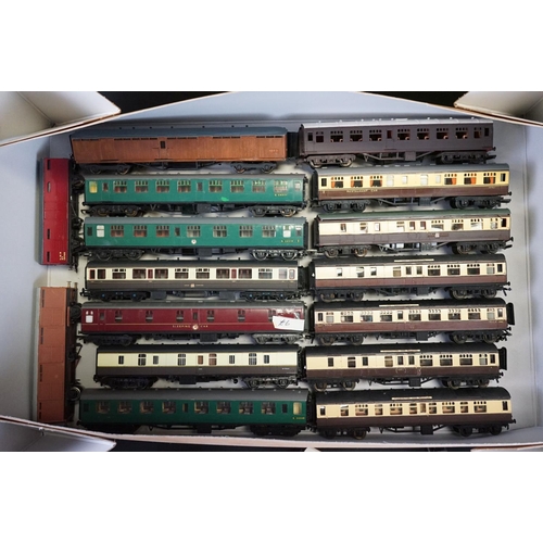 207 - 32 OO gauge items of rolling stock, mainly coaches featuring Kitmaster, Triang etc