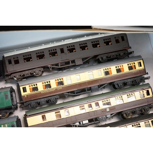 207 - 32 OO gauge items of rolling stock, mainly coaches featuring Kitmaster, Triang etc