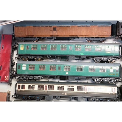 207 - 32 OO gauge items of rolling stock, mainly coaches featuring Kitmaster, Triang etc