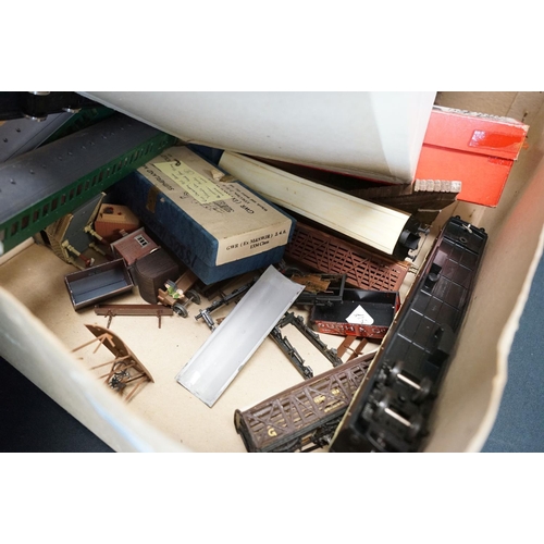 208 - Quantity of OO gauge model railway accessories to include kit built locos & rolling stock, spares, p... 