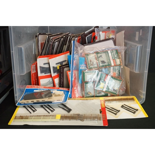 214 - Large quantity of carded & bagged HO / OO gauge model railway accessories to include trackside & sce... 