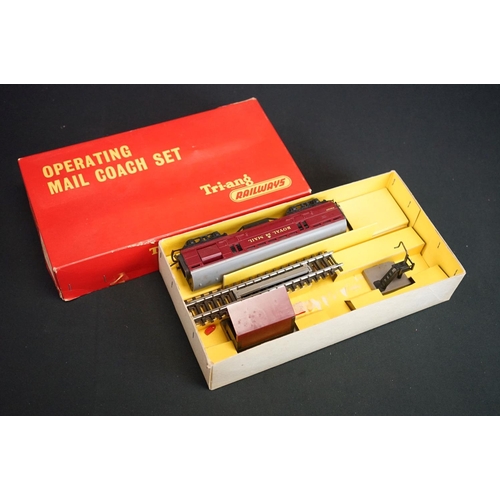 217 - 20 Boxed Triang / Hornby OO gauge items of rolling stock to include 4 x R933 SR Coach Composite, R11... 