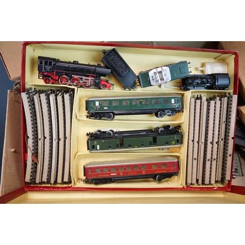 220 - Collection of Marklin HO gauge model railway to include 3 x locomotives (2-6-2 23014 with tender, CE... 