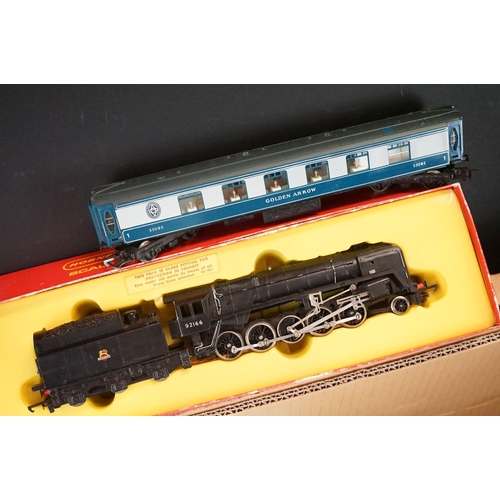 221 - Quantity of Hornby & Triang OO gauge model railway to include boxed R357 BR A-I-A Diesel Electric Lo... 