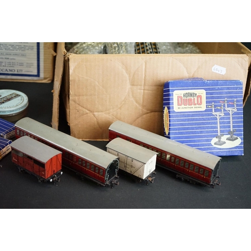 222 - Collection of boxed Hornby Dublo model railway to include 18 x boxed items of rolling stock, 15 x bo... 