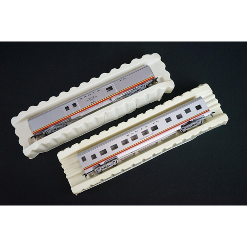 74 - Five boxed Concor HO gauge Santa Fe items of rolling stock plus 6 x unboxed Concor Santa Fe coaches