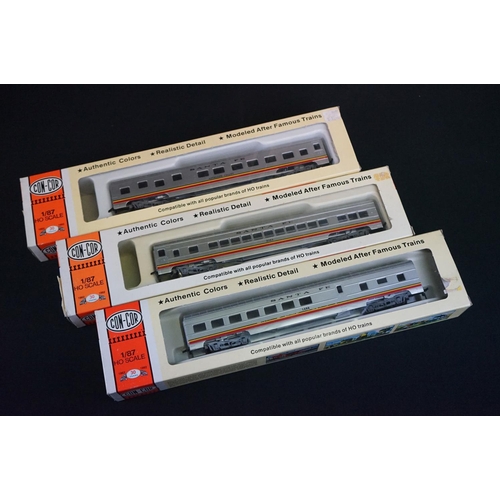 74 - Five boxed Concor HO gauge Santa Fe items of rolling stock plus 6 x unboxed Concor Santa Fe coaches