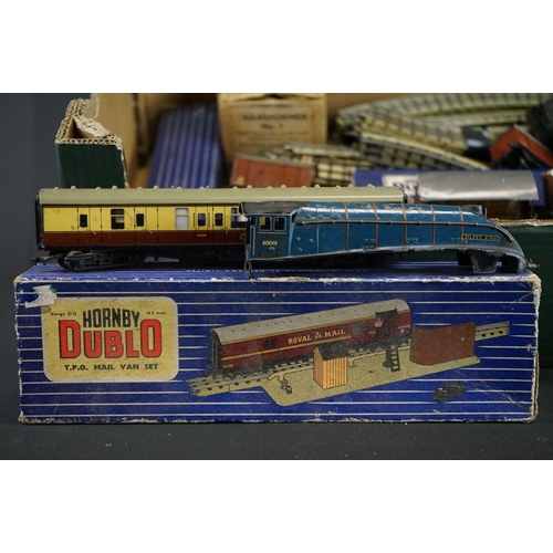 77 - Collection of Hornby Dublo 3 rail model railway to include locomotives, boxed TPO Mail Van Set, roll... 