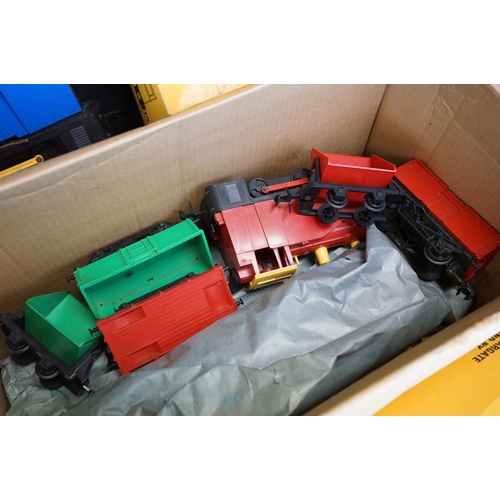 80 - Quantity of O scale plastic model railway to include boxed Faller PlayTrain Weekend Set, boxed Big B... 