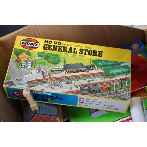 83 - Quantity of OO gauge model railway accessories to include boxed locomotives, scenery, trackside buil... 