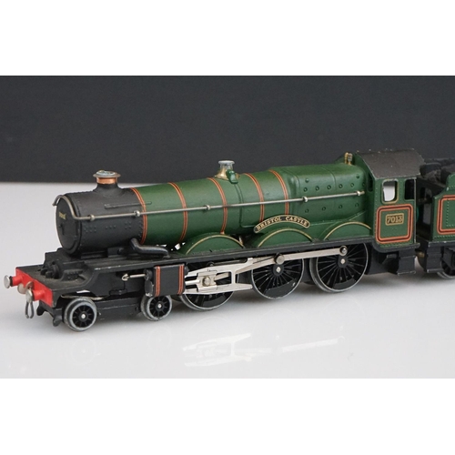 242 - Two boxed Hornby Dublo locomotives to include EDLT20 Bristol Castle and EDL12 Duchess of Montrose