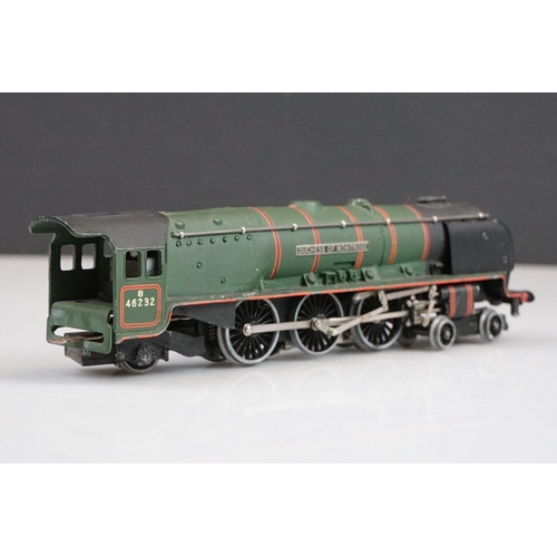 242 - Two boxed Hornby Dublo locomotives to include EDLT20 Bristol Castle and EDL12 Duchess of Montrose