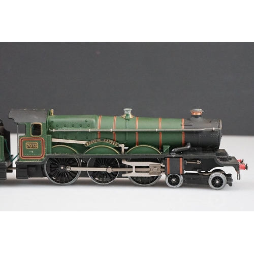 242 - Two boxed Hornby Dublo locomotives to include EDLT20 Bristol Castle and EDL12 Duchess of Montrose