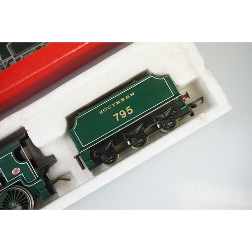 249 - Three boxed OO gauge locomotives to include Hornby R154 SR Loco Sir Dinadan and 2 x Lima and 2 unbox... 