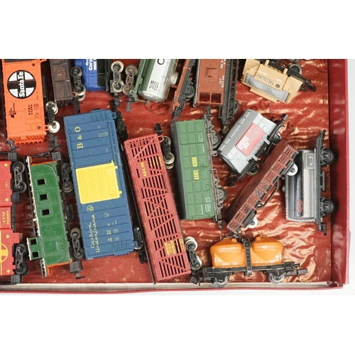 252 - Around 45 N gauge items of rolling stock to include Fleischmann, Trix, Peco etc