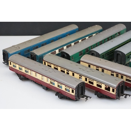 260 - Two Traing OO gauge DMU engines to include M79079 & S1057S plus 13 x coaches featuring Triang & Kitm... 