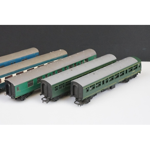 260 - Two Traing OO gauge DMU engines to include M79079 & S1057S plus 13 x coaches featuring Triang & Kitm... 